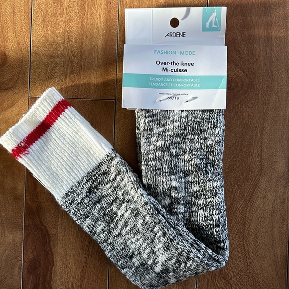 NWT⭐️ARDENE💫 Women’s White/Black Over-The-Knee Socks 🧦 - Picture 3 of 8